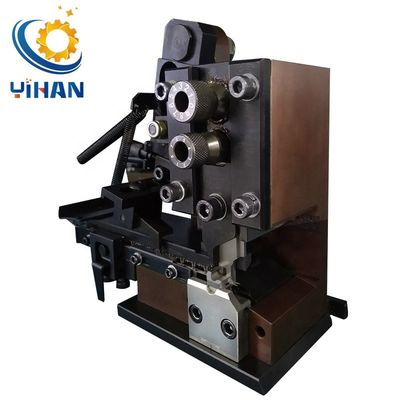 Machines semi-automatiques pour le remplissage des terminaux muets, pour le décapage des lames de matériau pour les terminaux d'alimentation horizontaux