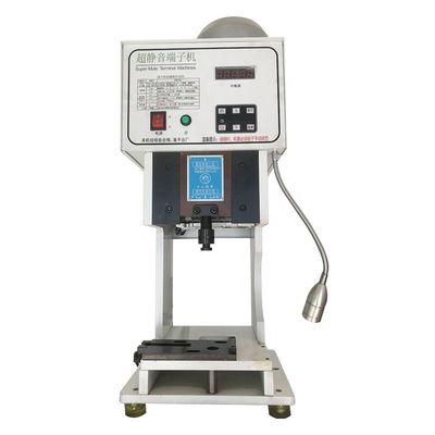 Appareil de presse à crampons en cuivre muet semi-automatique pour le terminal de crampon Molex
