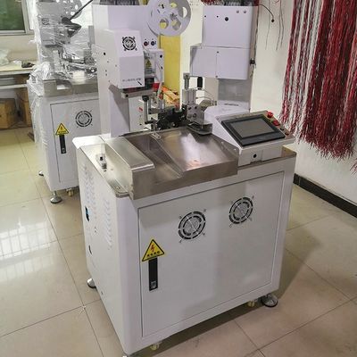 Machine à bornes à double tête multifonctionnelle à haute productivité pour fonctionnement automatique