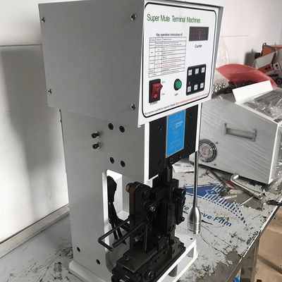 Machine de frottement à bornes ultra-silencieuse de 30/40 mm de course et d'une plage de fil de 0,1-2,5 mm2