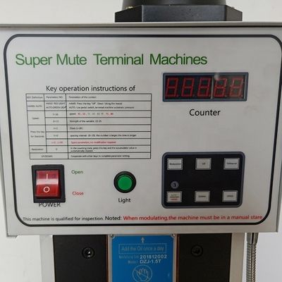 Machine de frottement à bornes ultra-silencieuse de 30/40 mm de course et d'une plage de fil de 0,1-2,5 mm2
