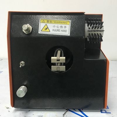 Machine de torsion automatique de câble d'alimentation moteur de 10 W pour une longueur de fil tordu de 5 à 60 mm en conception