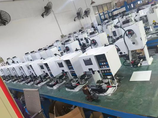 YH-2000-RY, machine de décapage et de décapage de câbles en enveloppe multi-noyaux à terminal de connexion semi-automatique