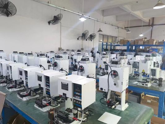 1.8KN Capacité Machine de rétrécissement des bandes de fin de fil pour le décapage et le pressage de fil Molex JST