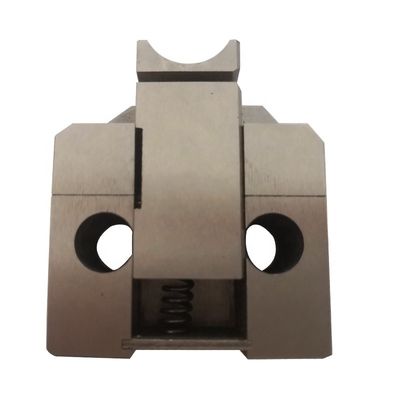 Conception de la lame de la machine de découpe et de décapage pour le terminal de crimping